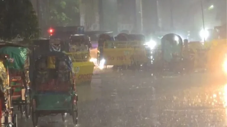 দাবি আদায়ে লং মার্চে বাধা, শাহবাগে শিক্ষার্থীদের ওপর পুলিশের লাঠিচার্জ