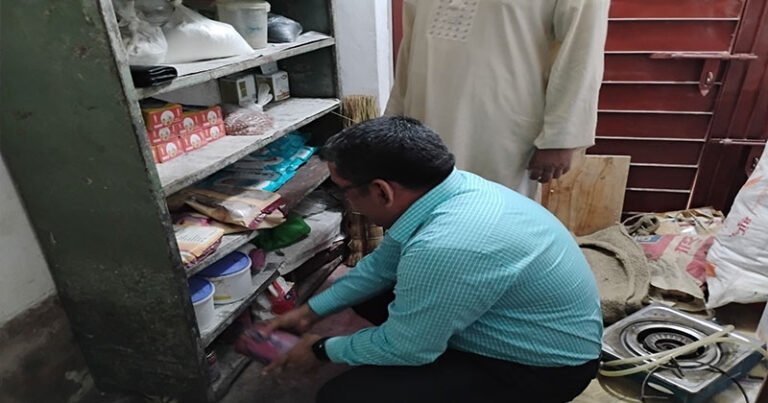 চুয়াডাঙ্গায় লাইসেন্স ও মান লঙ্ঘনে দুই প্রতিষ্ঠানকে ৬৫ হাজার টাকা জরিমানা