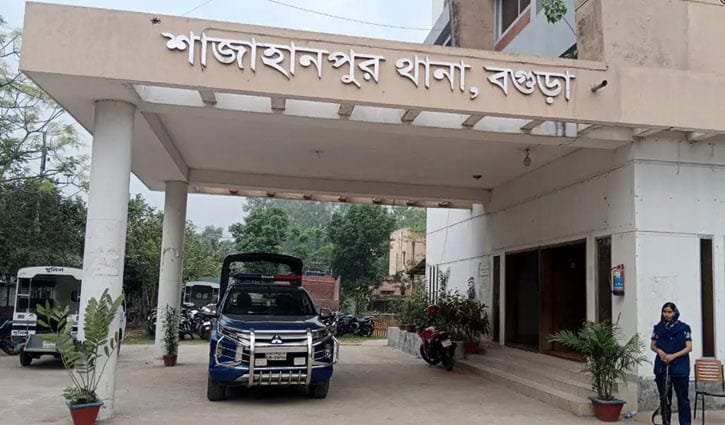 বগুড়ার শাজাহানপুরে অটোরিকশা চালকের গলা কাটা লাশ উদ্ধার