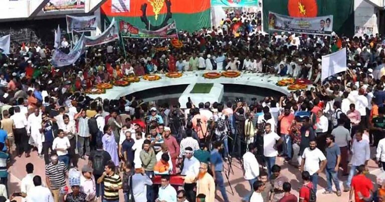 শহীদ জিয়াউর রহমানের মাজারে সর্বস্তরের জনতার ঢল
