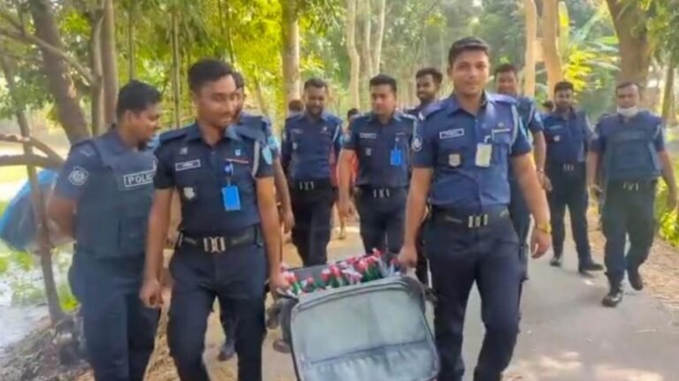 ফরিদপুরের ভাঙ্গা উপজেলার সড়কের পাশে থেকে লাগেজ ভর্তি পেট্রোলবোমা উদ্ধার