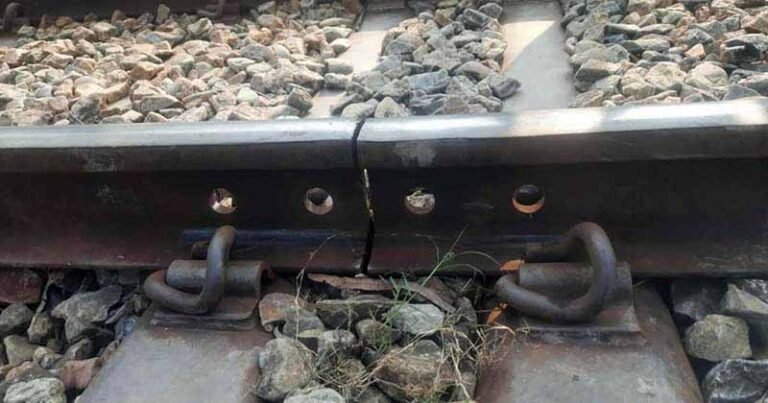 নাশকতার চেষ্টা: খুলে দেওয়া হলো বগুড়ার গাবতলী রেললাইনের ফিশপ্লেট