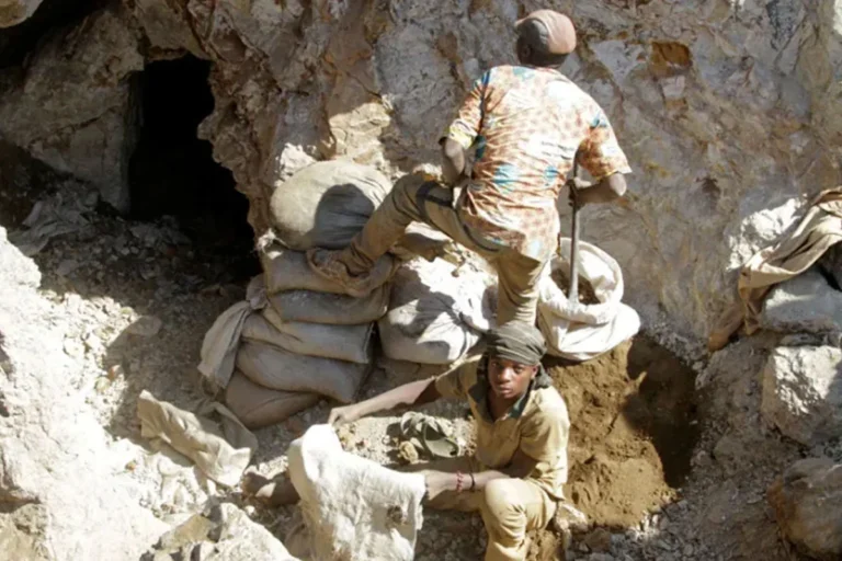 কঙ্গোয় তামা–কোবাল্ট খনিতে সেতু ধসে নিহত ৩২ শ্রমিক