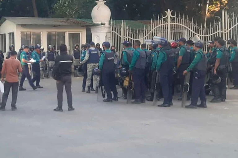 শেখ হাসিনাসহ তিনজনের রায় ঘোষণাকে ঘিরে ট্রাইব্যুনাল এলাকায় নিরাপত্তা জোরদার