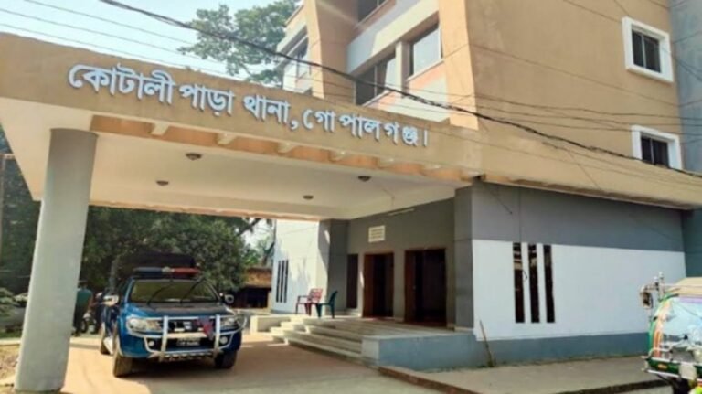 গোপালগঞ্জের কোটালীপাড়ায় থানা ও উপজেলা পরিষদে ককটেল হামলা, আহত ৩ পুলিশ সদস্য