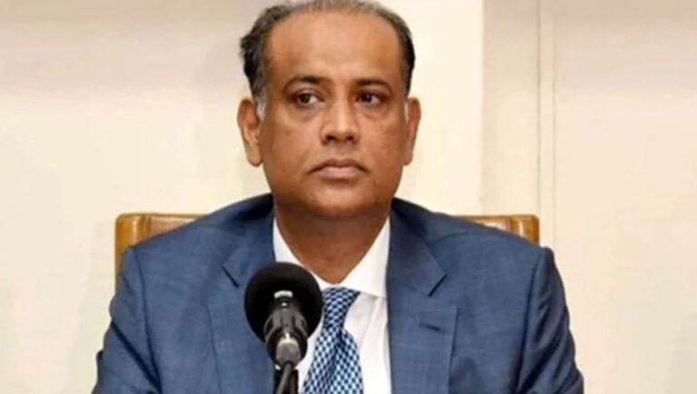 সাবেক ভূমিমন্ত্রী সাইফুজ্জামান চৌধুরীসহ তিন জনের শেয়ার অবরুদ্ধ