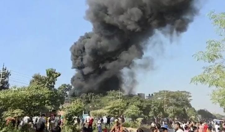 গাজীপুরের কয়েল কারখানায় ভয়াবহ আগুন: নিয়ন্ত্রণে ফায়ার সার্ভিসের ৪ ইউনিট