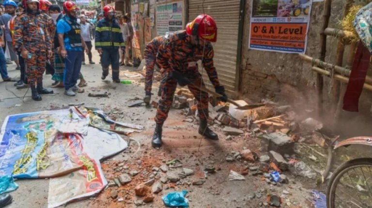 ঢাকায় ভূমিকম্পে আহতদের চিকিৎসায় সর্বোচ্চ ১৫ হাজার টাকা সহায়তা দেবে জেলা প্রশাসন