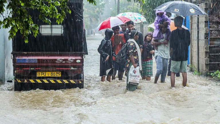 শ্রীলঙ্কায় ভারী বৃষ্টিতে বন্যা-ভূমিধস: নিহত কমপক্ষে ৪০, নিখোঁজ ২১