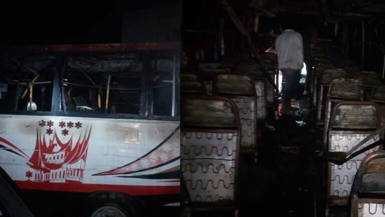 ধামরাইয়ে পার্কিং করা বাসে আগুন