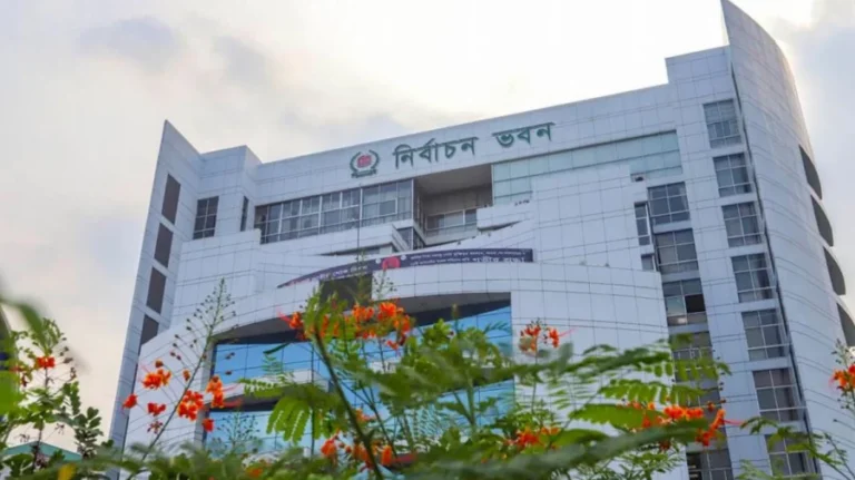 পোস্টাল ব্যালটে ভোট: সরকারি–সামরিক কর্মকর্তাদের SMS পাঠানোর নির্দেশ ইসির