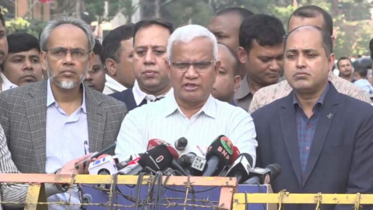 ‘খালেদা জিয়া ধীরে ধীরে সুস্থ হয়ে যাবেন’: ডা. এজেডএম জাহিদ হোসেন