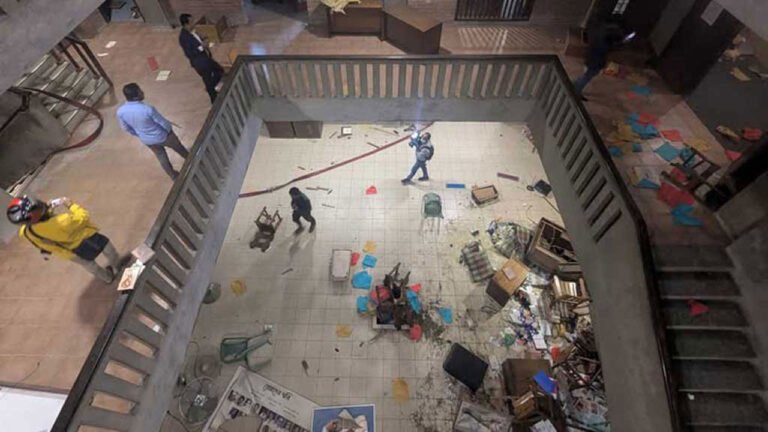 ধানমন্ডির ঐতিহ্যবাহী সাংস্কৃতিক প্রতিষ্ঠান ‘ছায়ানট’ ভবনে হামলা, ভাঙচুর ও অগ্নিসংযোগ