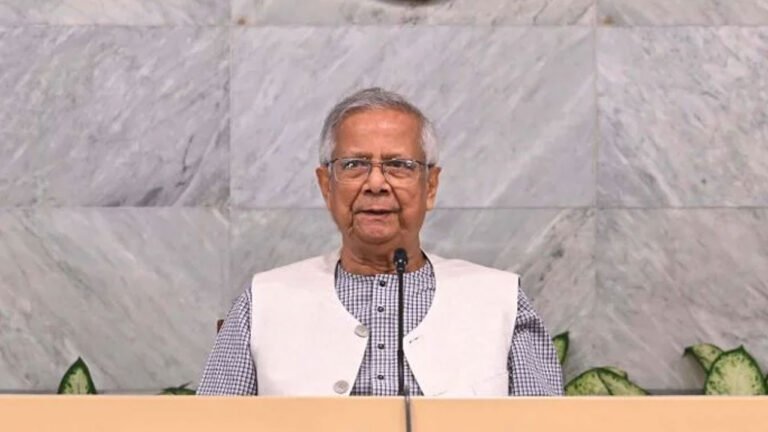 বিজিবিকে ‘সীমান্তের অতন্দ্র প্রহরী’ আখ্যা দিয়ে দেশরক্ষায় অতন্দ্র থাকার আহ্বান প্রধান উপদেষ্টার