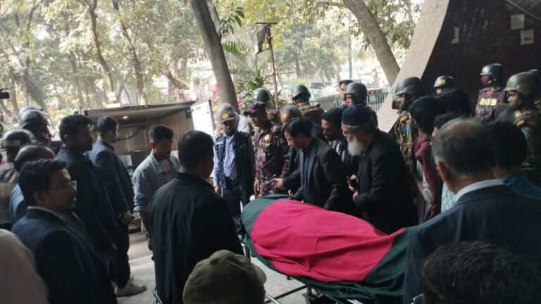 ময়নাতদন্তের জন্য সোহরাওয়ার্দী মর্গে ওসমান হাদির মরদেহ, জানাজা দুপুরে