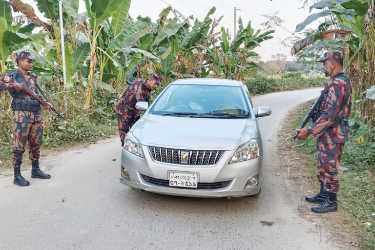 খুলনায় এনসিপি নেতা গুলিবিদ্ধ: চুয়াডাঙ্গা সীমান্তজুড়ে বিজিবির নজরদারি জোরদার
