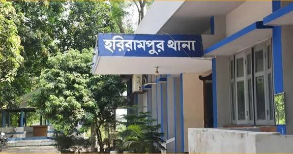 হরিরামপুরে সাউন্ড বক্স নিয়ে বিরোধ, হামলার গল্প বানানোর অভিযোগ অভিযুক্তদের