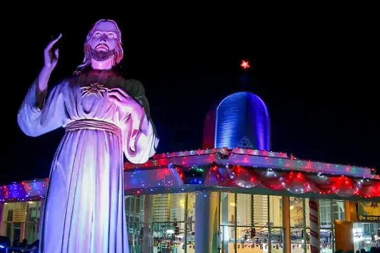 উৎসবের আমেজে আজ শুভ বড়দিন: গির্জায় গির্জায় বিশেষ প্রার্থনা ও আলোকসজ্জা