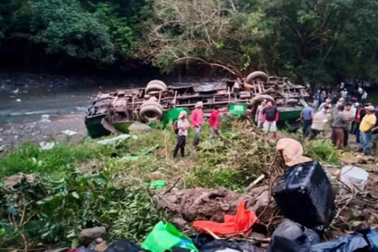 মেক্সিকোর পূর্বাঞ্চলে বাস দুর্ঘটনা: নিহত ১০, আহত ৩২