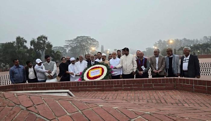 সাভার জাতীয় স্মৃতিসৌধে তারেক রহমানের পক্ষে শ্রদ্ধা নিবেদন