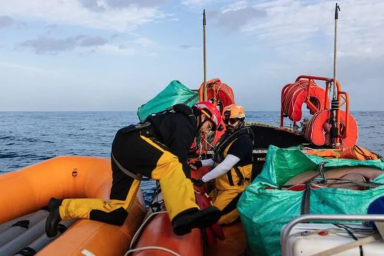 গ্রিসের উপকূল থেকে আরও ১৩১ অভিবাসনপ্রত্যাশী উদ্ধার