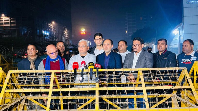 খালেদা জিয়ার অবস্থা অত্যন্ত জটিল, সংকটময় সময় পার করছেন: ডা. জাহিদ