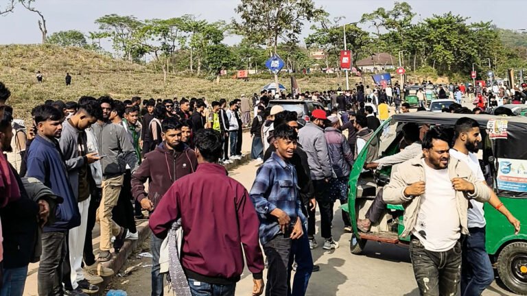 সাবেক প্রধানমন্ত্রীর মৃত্যুতে বিপিএল ম্যাচ স্থগিত, দর্শকদের ক্ষোভ