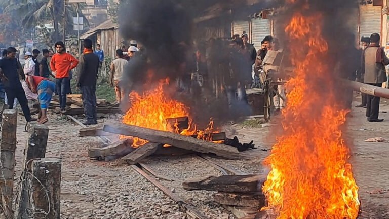 গফরগাঁওয়ে মনোনয়ন দ্বন্দ্বে সহিংসতা ও ট্রেনে নাশকতা: সোয়া ৩০০ জনকে আসামি করে মামলা