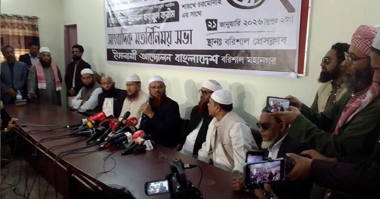 জামায়াতে ইসলামী শরিয়া ভিত্তিক আইন প্রণয়ন থেকে সরে আসায় ১১ দলীয় জোট টেকেনি: মুফতি ফয়জুল করিম