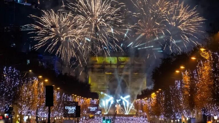 বর্ণিল আয়োজনে বিশ্বজুড়ে খ্রিস্টীয় নতুন বছর ২০২৬-কে স্বাগত