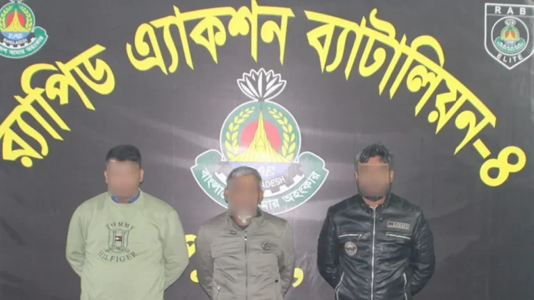 র‍্যাবের অভিযানে মিরপুর থেকে ২ বিদেশি অস্ত্র ও গুলিসহ ৩ শীর্ষ সন্ত্রাসী গ্রেপ্তার