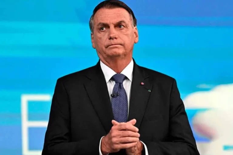 হাসপাতাল থেকে কারাগারে ফিরলেন ব্রাজিলের সাবেক প্রেসিডেন্ট জাইর বোলসোনারো