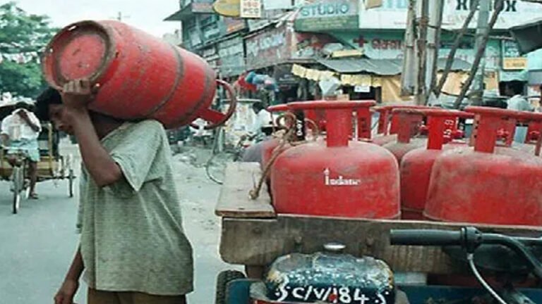 সরকারি ঘোষণার আগেই রাজধানীতে এলপিজি সিলিন্ডারের দাম বৃদ্ধিতে চরম ভোগান্তি