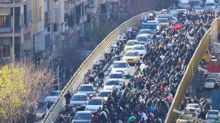 ইরানে বিক্ষোভে নিহত ৩৫, গ্রেপ্তার ১২০০ ছাড়াল