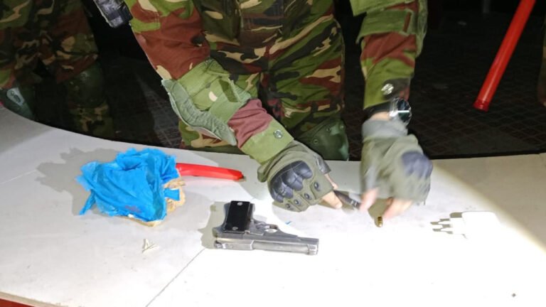 ফরিদপুরে পরিত্যক্ত টয়লেট থেকে অস্ত্র, গুলি ও ককটেল উদ্ধার