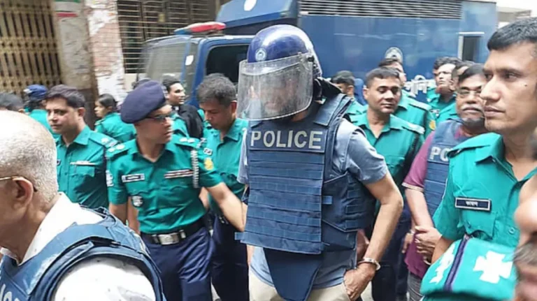 সাবেক মেয়র আতিকুল ইসলাম ও তার পরিবারের দেশত্যাগে আদালতের নিষেধাজ্ঞা