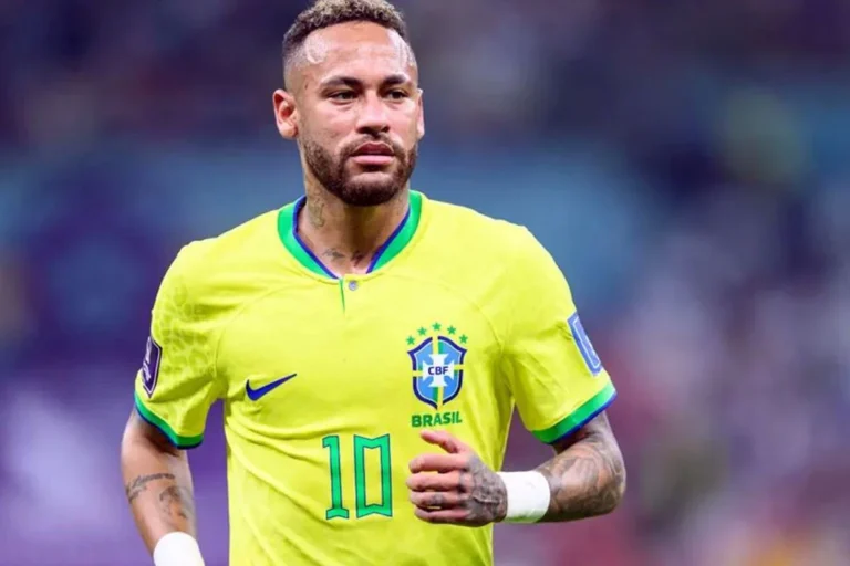 ২০২৬ বিশ্বকাপের লক্ষ্য: সান্তোসে চুক্তির মেয়াদ বাড়ালেন নেইমার