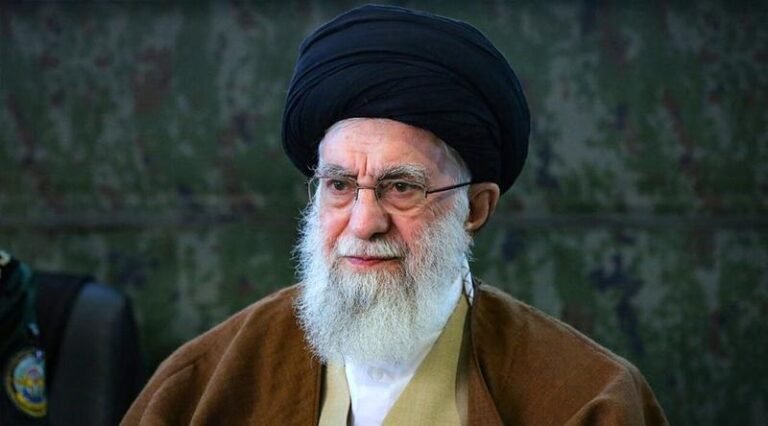 ইরানে তীব্র বিক্ষোভ: খামেনির অনড় অবস্থান, ইন্টারনেট বন্ধ করে দমনের চেষ্টা