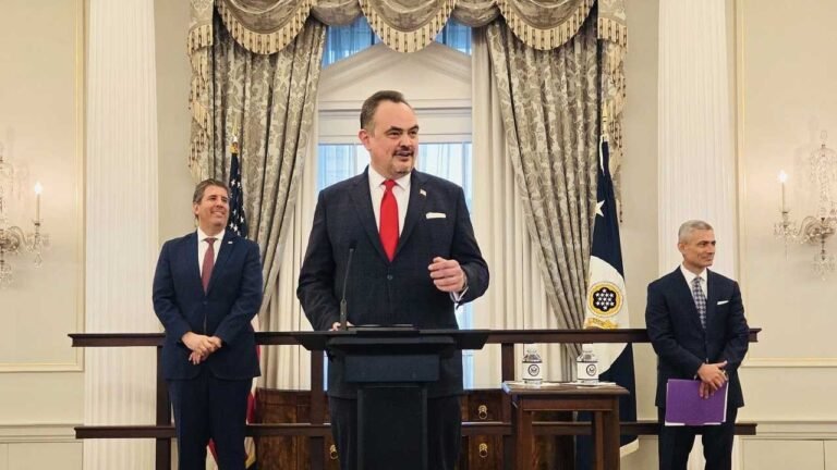 ঢাকায় পৌঁছেছেন যুক্তরাষ্ট্রের নতুন রাষ্ট্রদূত ব্রেন্ট ক্রিস্টেনসেন