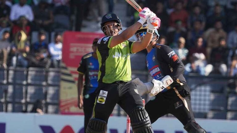 রংপুরকে উড়িয়ে সেমির পথে সিলেট টাইটান্স