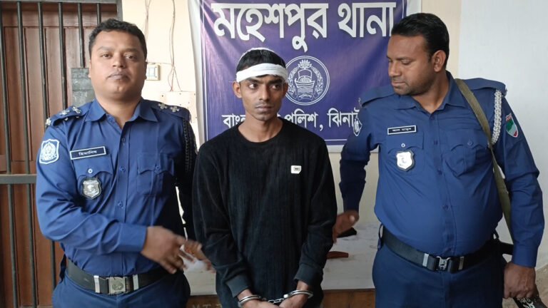 পুলিশের পোশাকে মাথায় পিস্তল ঠেকিয়ে ডাকাতি, আটক ১