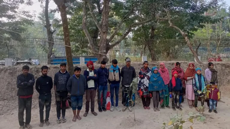 চাঁপাইনবাবগঞ্জ সীমান্তে ১৭ জনকে পুশইন