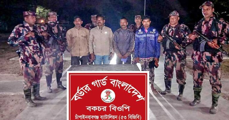 চাঁপাইনবাবগঞ্জ সীমান্তে অবৈধভাবে ভারতে যাওয়ার সময় তিন যুবক আটক