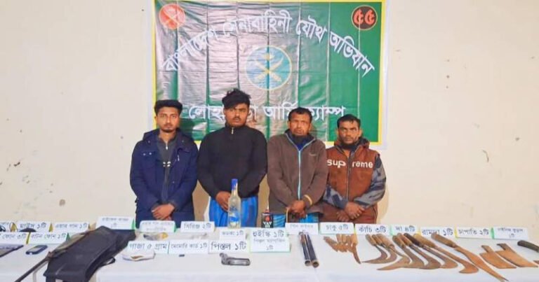 লোহাগড়ায় যৌথবাহিনীর অভিযানে আগ্নেয়াস্ত্র-গুলিসহ দেশীয় অস্ত্র উদ্ধার, আটক ৪
