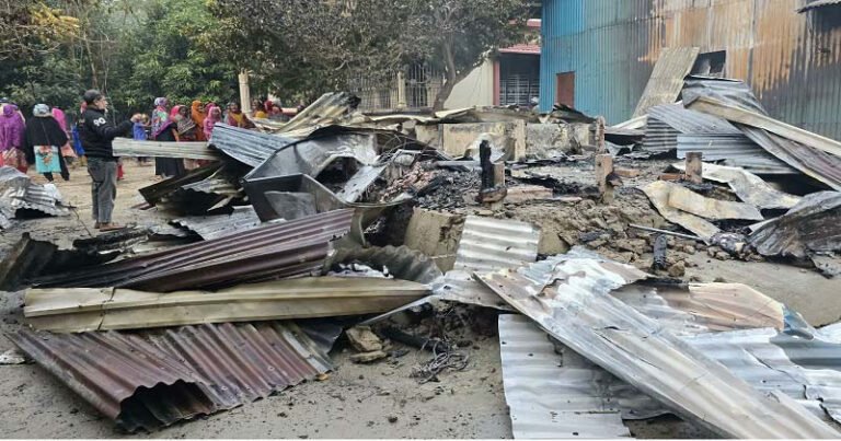 ডাসারে সংঘর্ষ, ১৩ বসতঘরে অগ্নিসংযোগ-লুটপাট মামলায় সাবেক ইউপি সদস্যসহ গ্রেফতার ৩