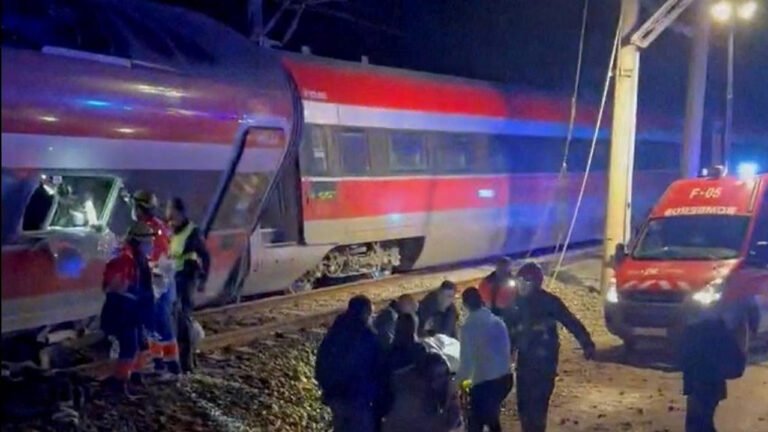 স্পেনে ভয়াবহ ট্রেন দুর্ঘটনা, নিহত অন্তত ২১