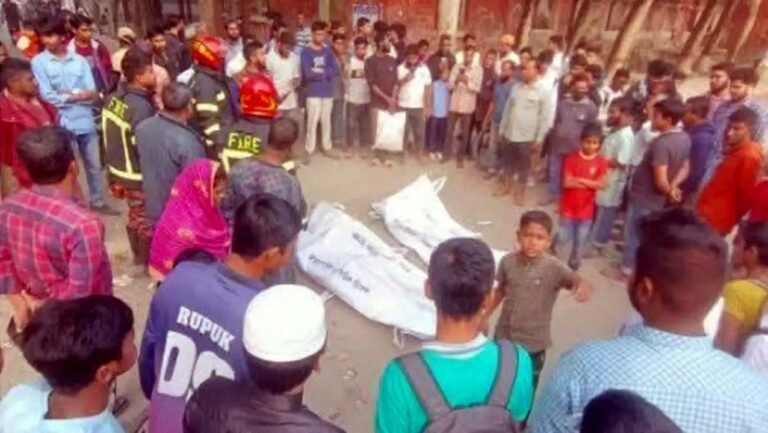 ময়মনসিংহে ল্যাম্পপোস্ট চুরি করতে গিয়ে দুই বন্ধুর মৃত্যৃ