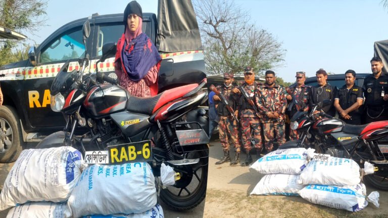 কালিগঞ্জ সীমান্ত এলাকায় প্রায় এক হাজার বোতল ফেনসিডিল উদ্ধার, নারী আটক