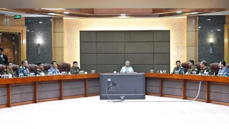 নির্বাচনী সন্ধিক্ষণে সশস্ত্র বাহিনীর ভূমিকা অত্যন্ত গুরুত্বপূর্ণ: প্রধান উপদেষ্টা