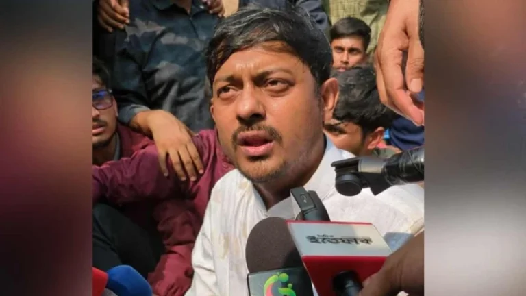 নাসীরুদ্দীন পাটওয়ারীর ওপর আবারও ডিম নিক্ষেপ